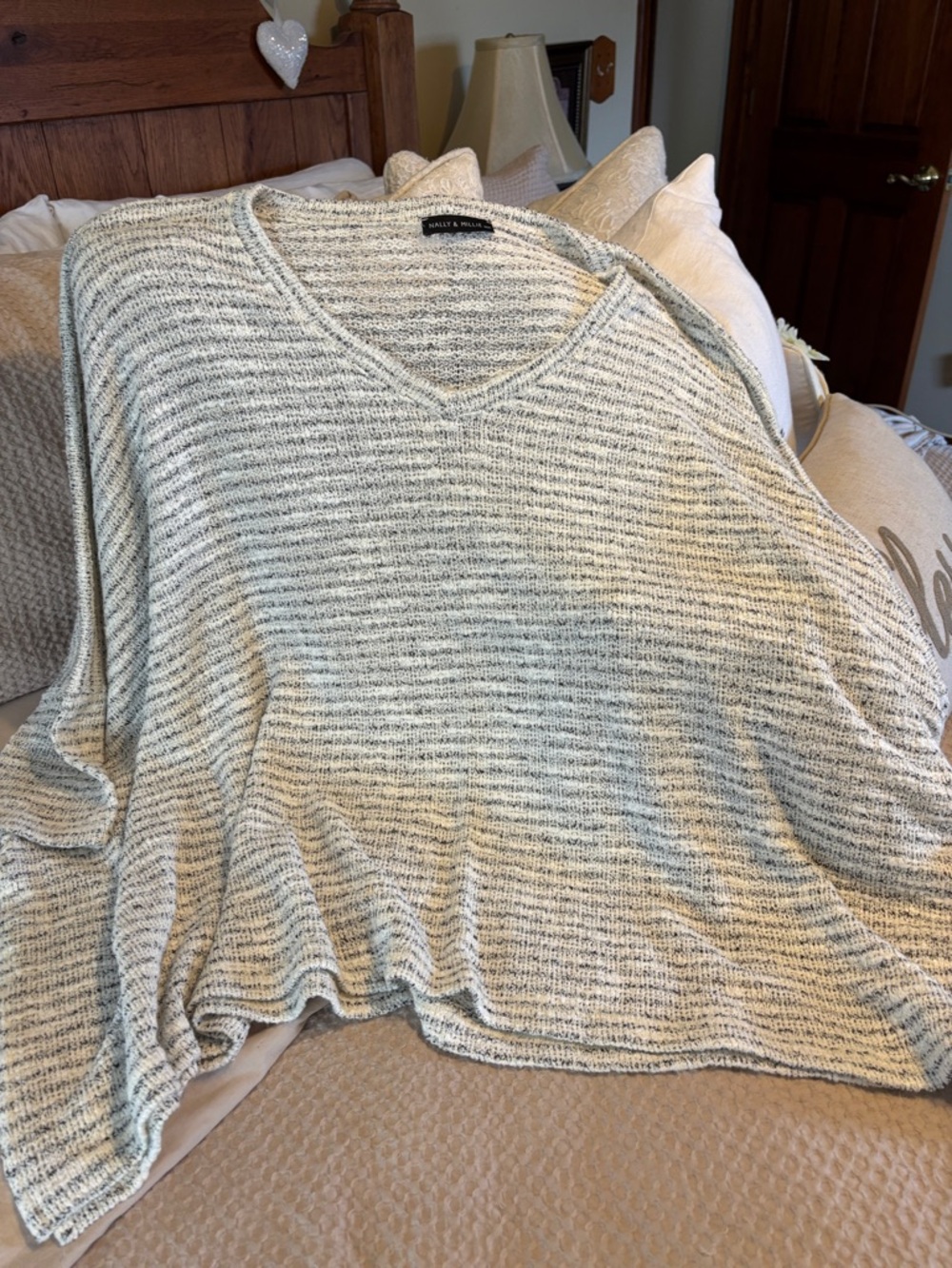 Nally & Millie Knit V-Neck Sweater - Cream & Gray